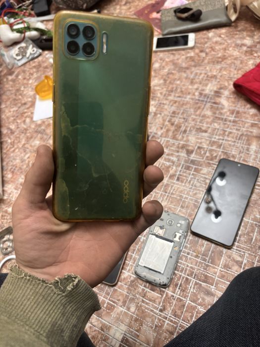 Продам телефоны не рабочие на запчасти