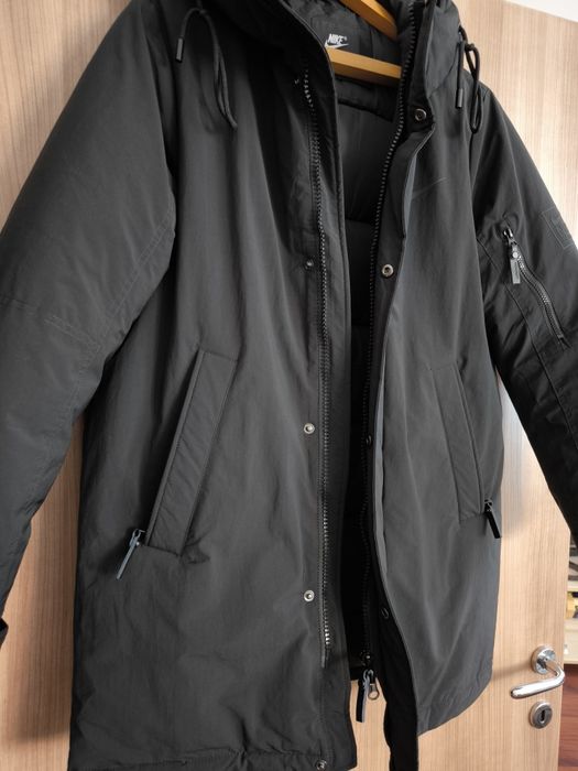 Зимняя куртка размер М .