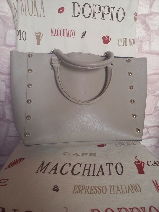 Дамска чанта,носена много малко време