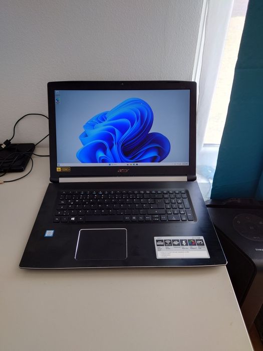 Acer 17,3 inch full HD• i5 8th gen• SSD 256• bateria 5 ore• Stare foarte buna • Windows 11