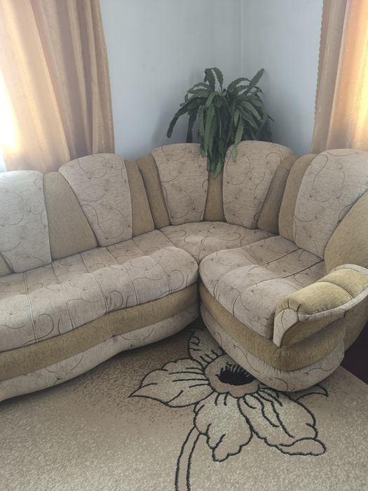 Запазен Ъглов Диван