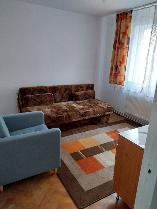 Închiriez apartament cu 3 camere