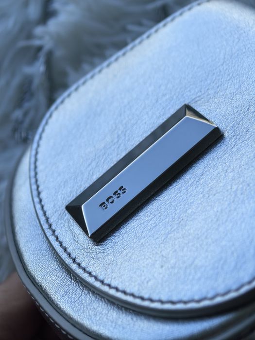 НОВА оригинална чанта  BOSS Nathalie Mini Saddle Silver Metallic