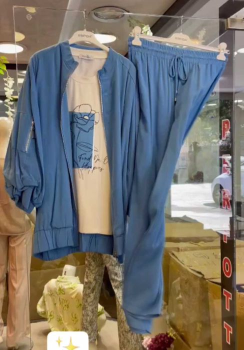 Легкая спортивка без футболки