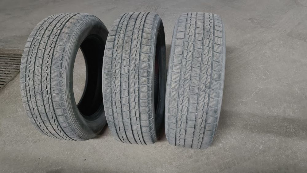 Три баллона  резины 235-60-R18