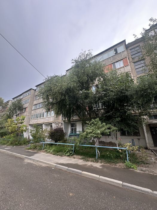 Орталықтан 3 бөлмелі пәтер сатылады
