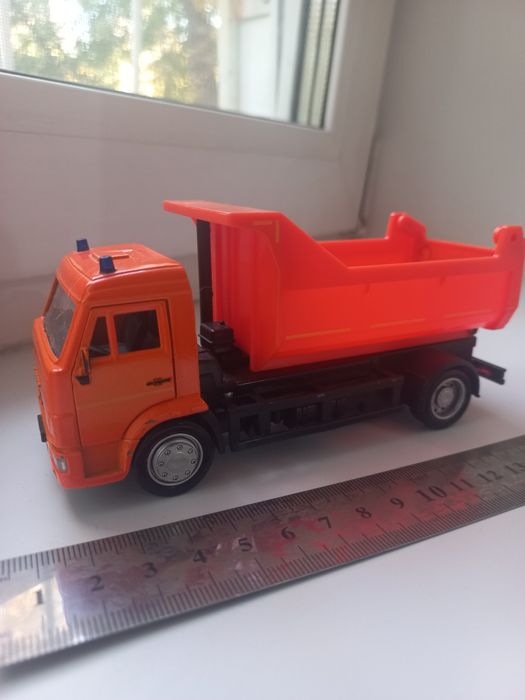 Продам машинки металлические