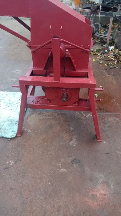 Moară cu ciocanele după tractor