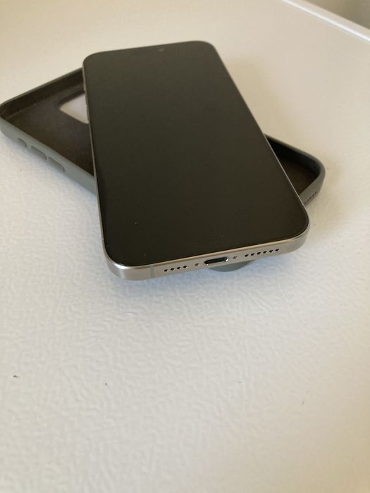 iPhone 15 pro max ca NOU 90%bat liber de rețea