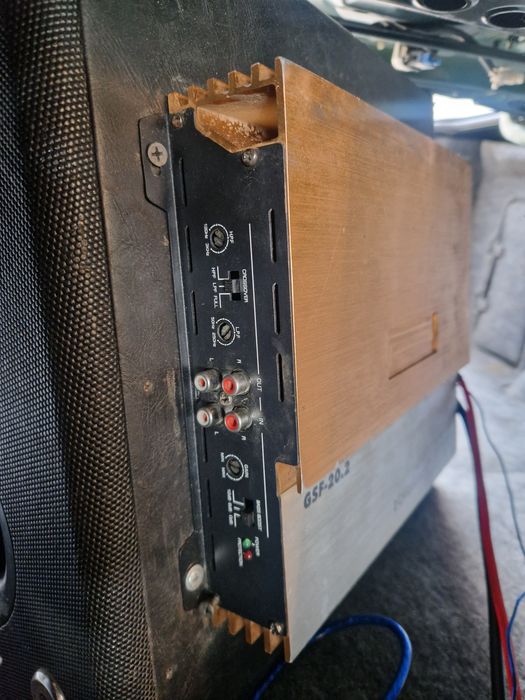 Продам Сафвуфер с усилителем Element E5