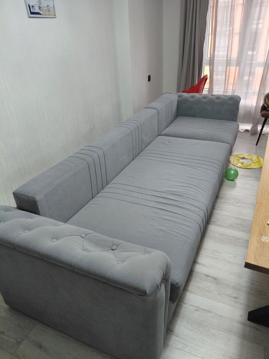 Продам диван хорошом состояние длина 3,30 шерена 1,00 раскладной