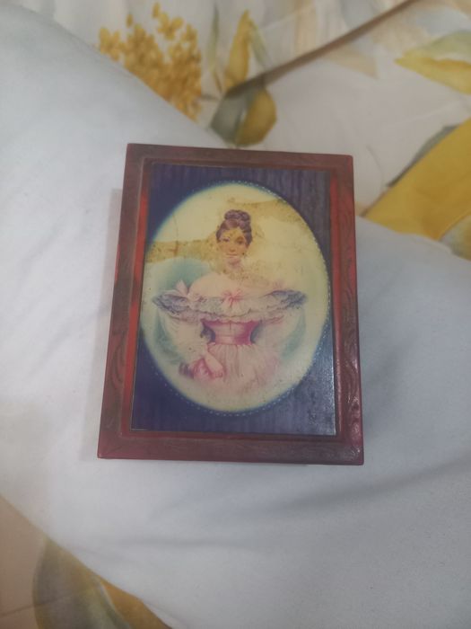 Продам деревянную шкатулку времен СССР.