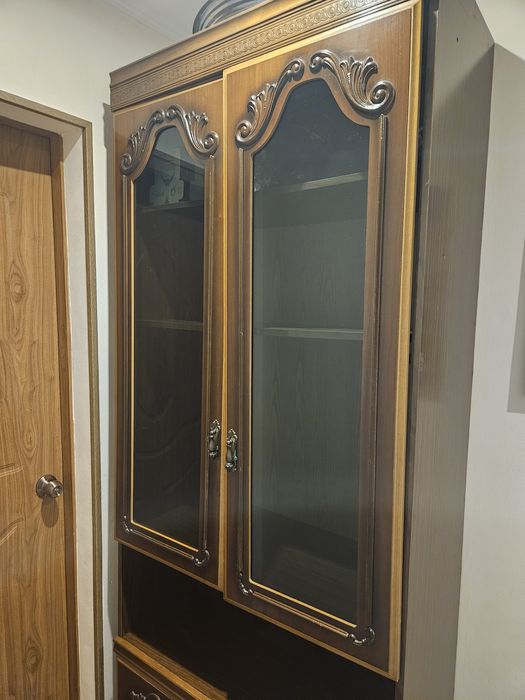 Продам шкаф витрина