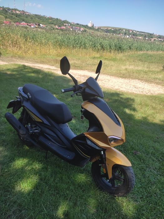 Vând scuter 50cc
