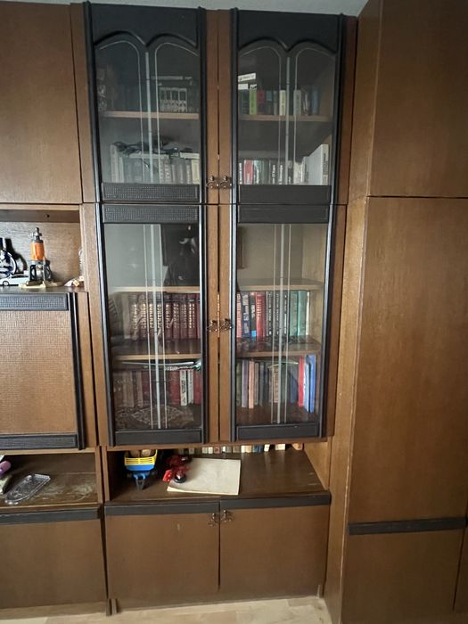 Продам стенку советскую ,с сейфом внутри (ключевой)