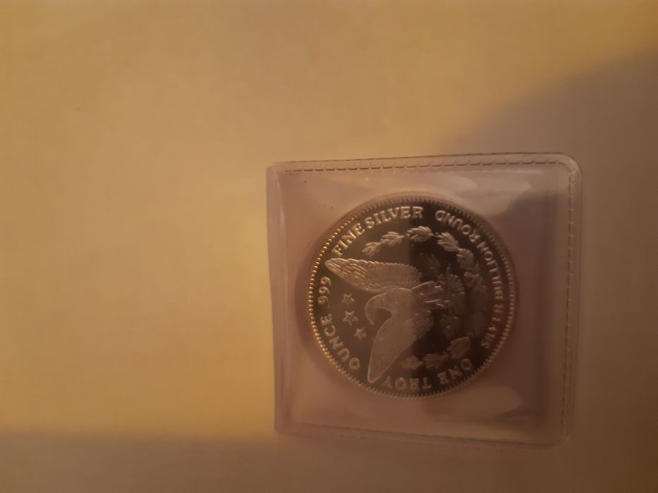 Vand urgent 2 monede argint