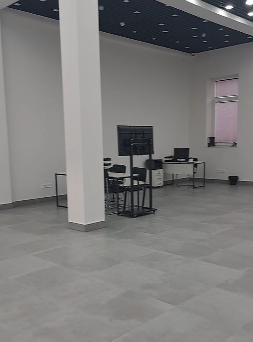 Novza metro 150 m2 open space SROCHNO arenda.