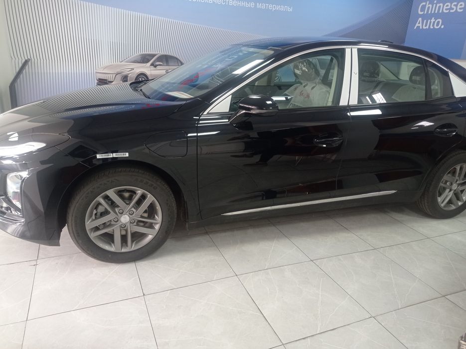 Hongqi E-QM5 электромобиль