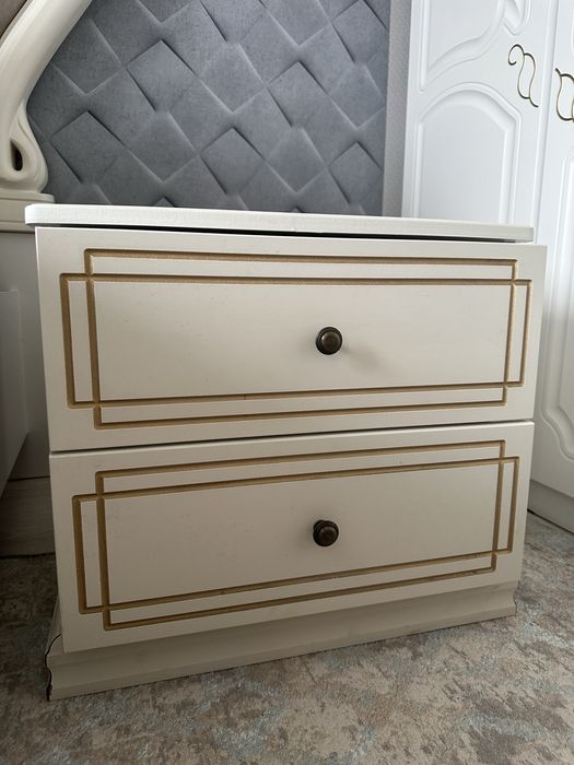 Прикроватные тумбы