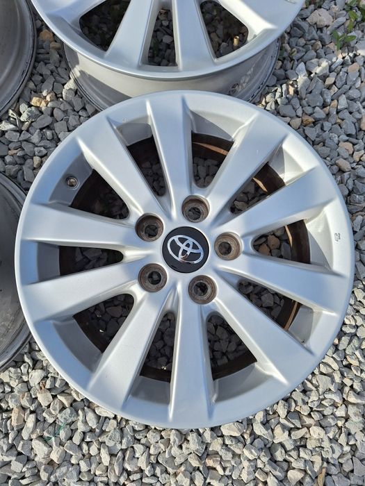 5x114.3..16 цола..6 1/2j ET45 оригинални Toyota