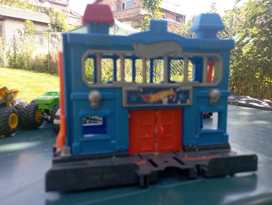 Комплект метални колички и писти Hot Wheels