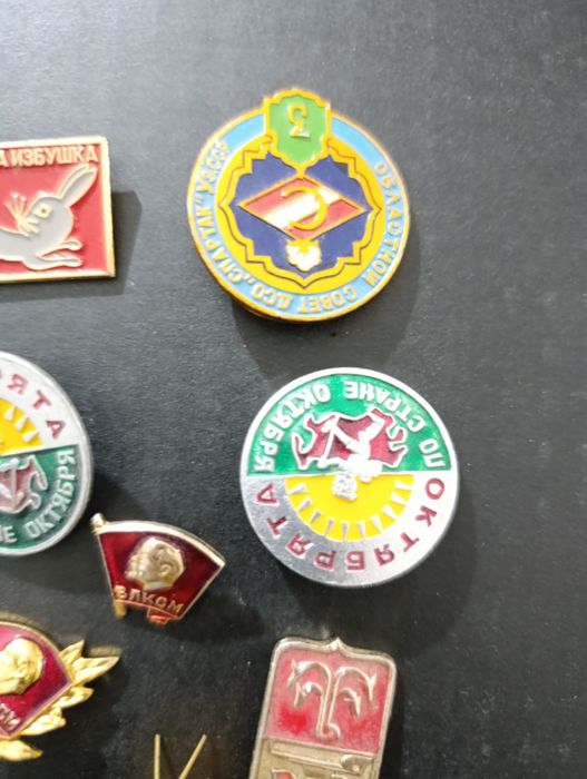 Продам здначки советские