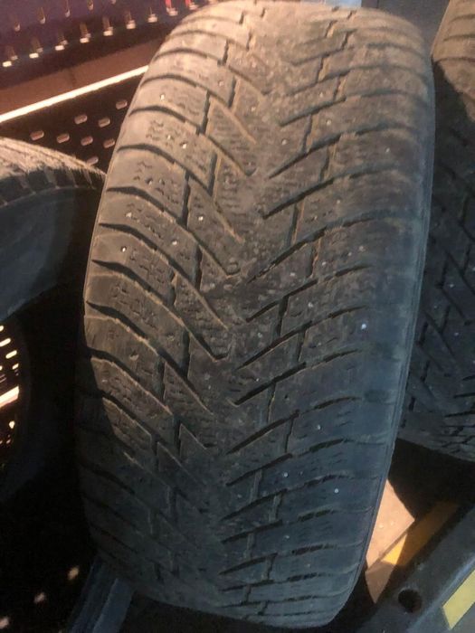 Продам шипованную резину