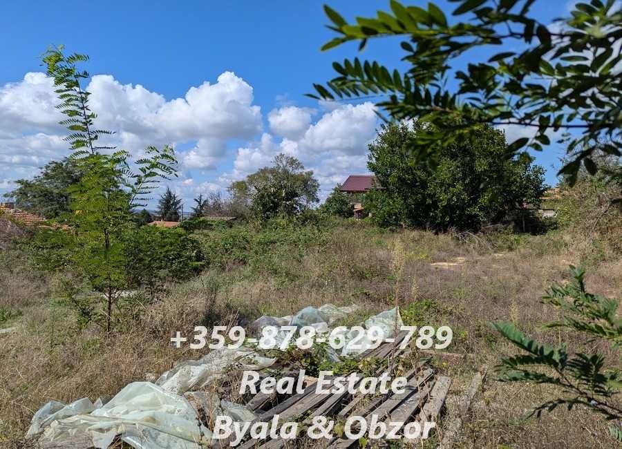 Парцел  в гр.Бяла с разрешение за строеж на къща