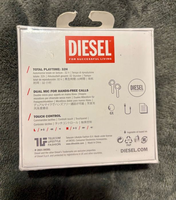 Нови безжични слушалки Diesel