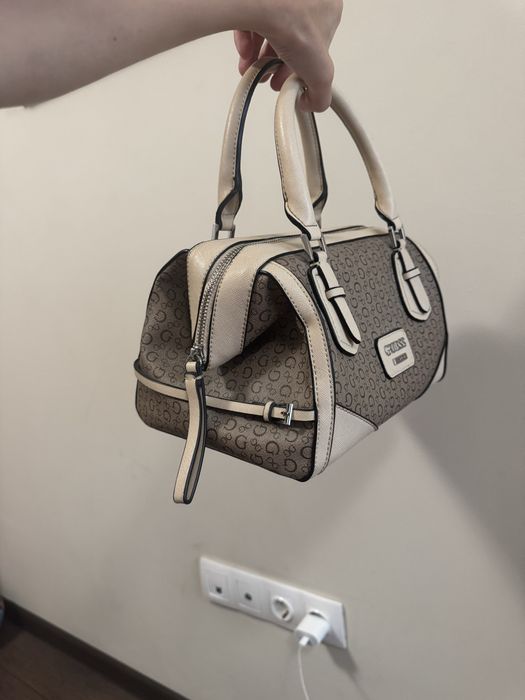 Нова чанта Guess