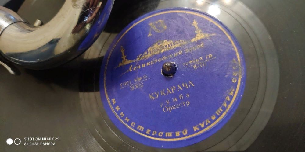 Патефон! Хорошее состояние.