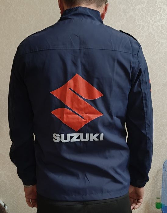 Продам осеннюю ветровку