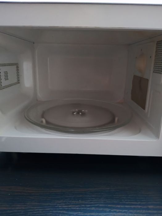 Vand cuptor microunde
