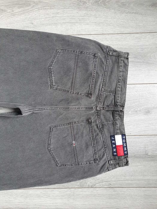 Blugi TOMMY HILFIGER "Mom Jean" - Marime W33 L32 (Talie 88 cm)