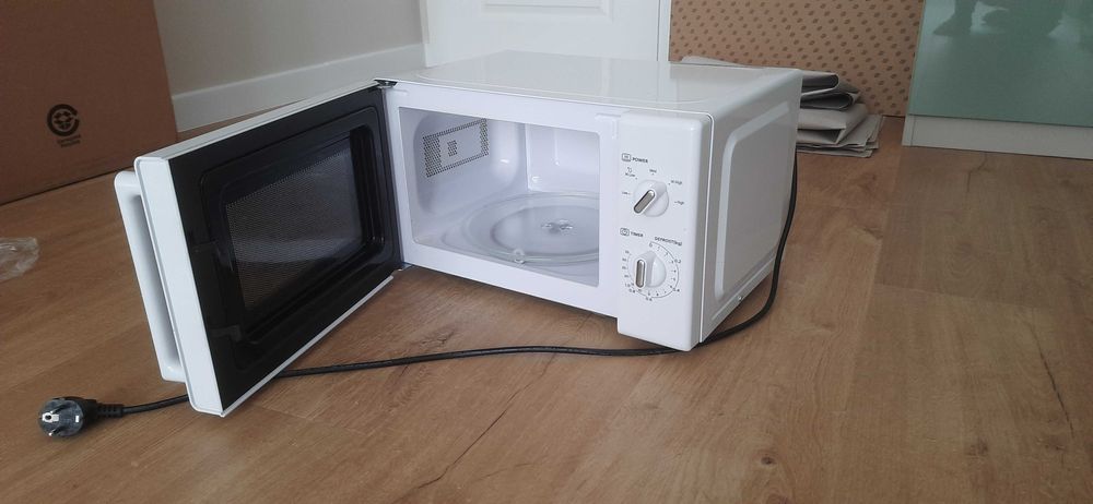 Микровълнова фурна Daewoo KOR-6S20W