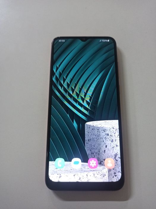 Срочно продам 2 телефон