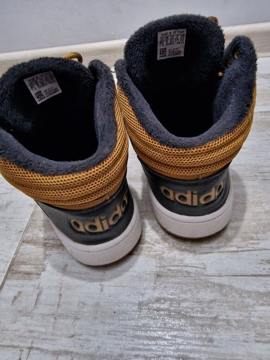 Vând adidași Adidas