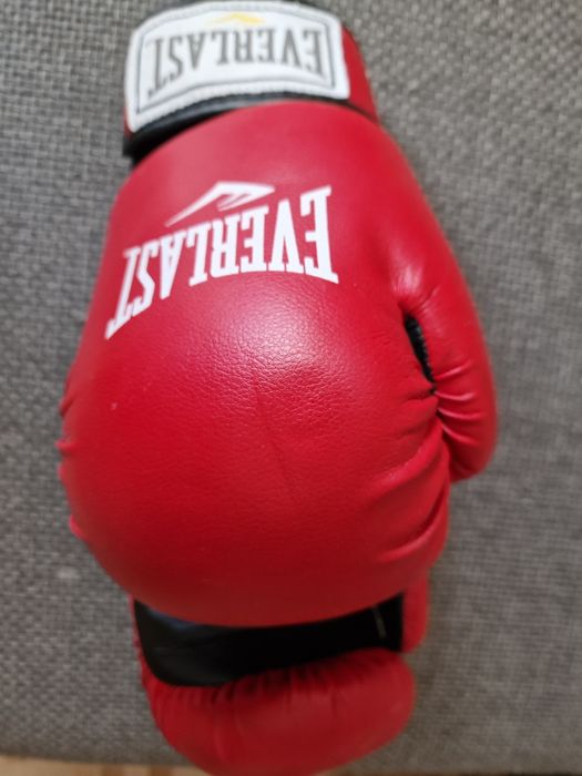 Продам прихожую,  робот пылесос ,перчатки для бокса