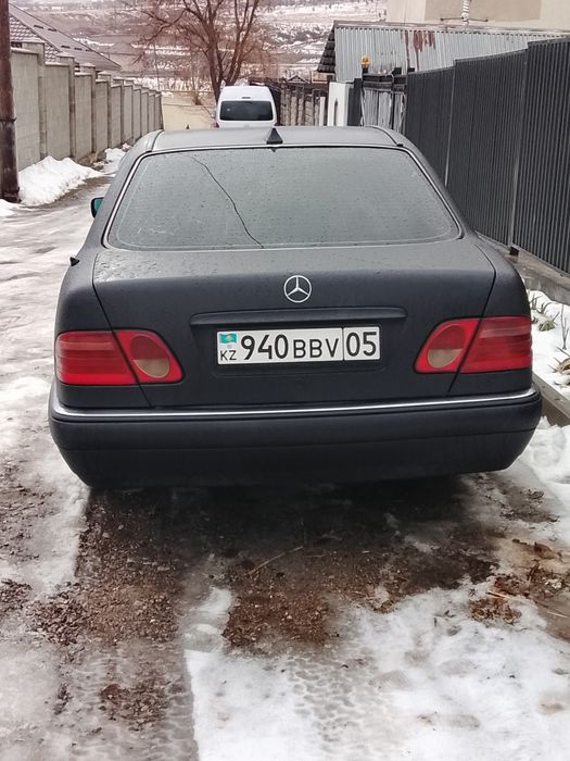 Мерседес Бенс 210