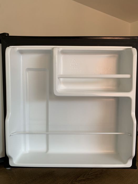 Хладилник Мини Бар Russell Hobbs (много качествен, нов) 43L