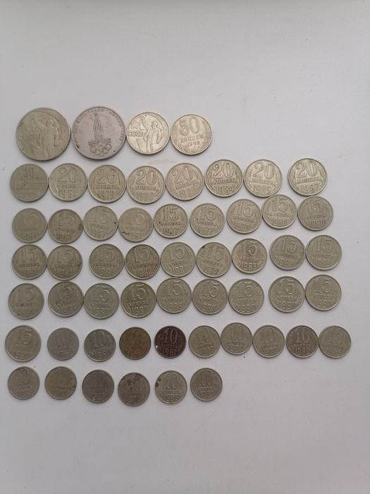 Продам монеты и бумажные деньги.