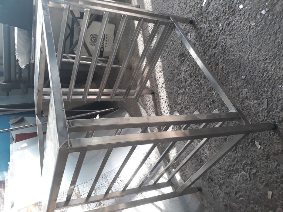 Suport cuptor inox cu sine tavi.