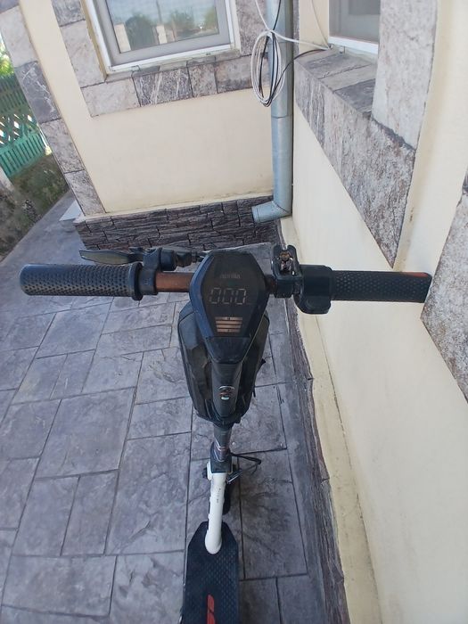 VÂND trotineta electrica  urgent !