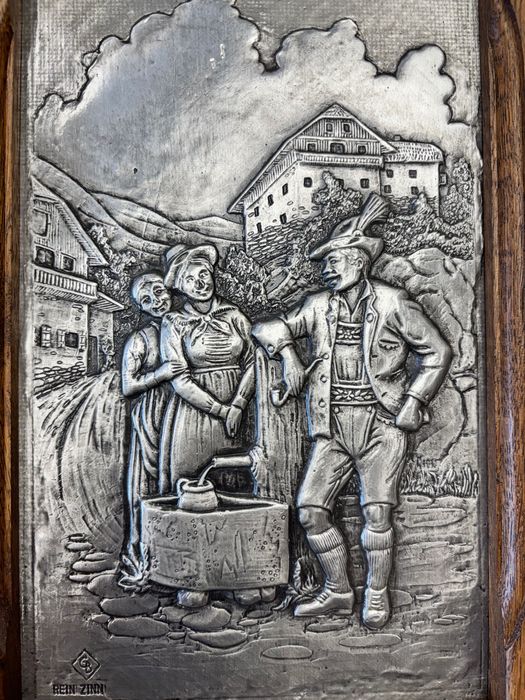 Релефна картина от калай в рамка от дърво масив