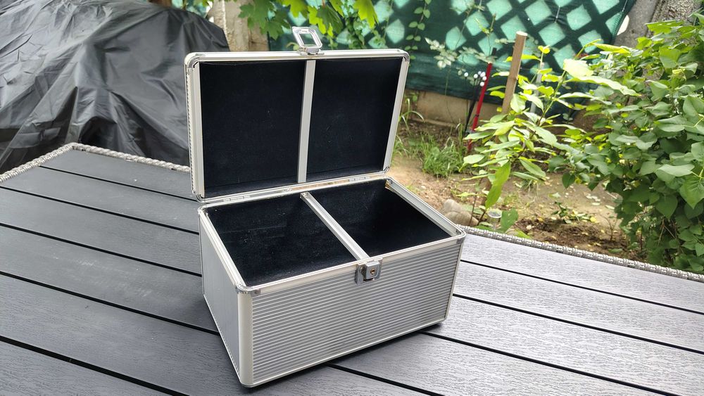 Cutie caseta din aluminiu cu maner