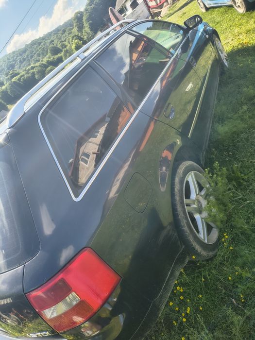 Vând Audi A6 C5 2005 1.9 tdi 131 cai mașină este foarte îngrijită nu reprezintă rupturii s-au rugină.are acte în regulă