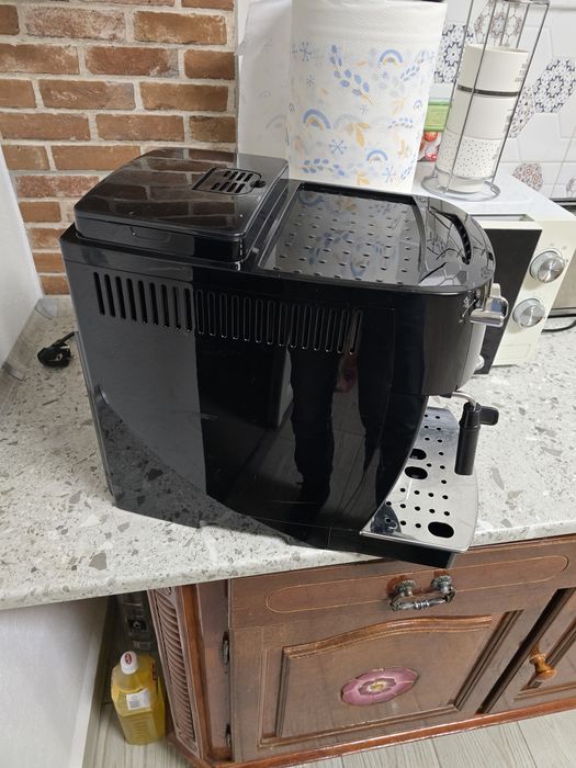 Expresor , aparat cafea boabe Delonghi Magnifica S