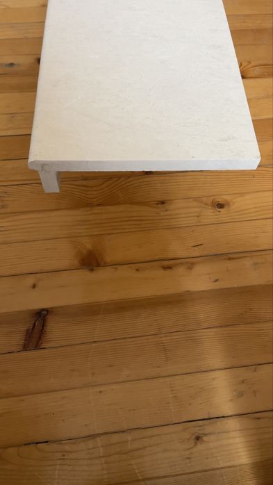 Подпрозоръчен перваз от варовик ( врачански камък)