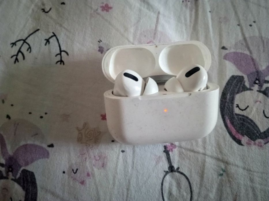 Продам наушники AirPods оригинал