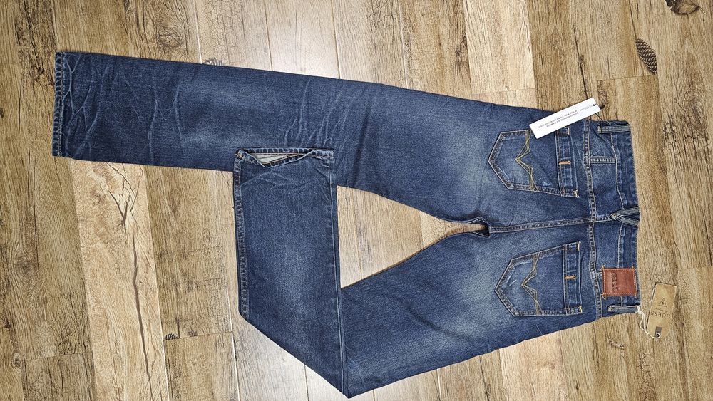 Blugi bărbați mărimea 28 Guess